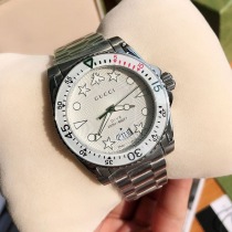 秋冬新作人気のデザイン★グッチ ダイヴ メンズウォッチ コピー 40mm guw19080