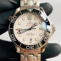 オメガ シーマスター 偽物 ダイバー300 コーアクシャル マスタークロノメーター 2色 omi35037