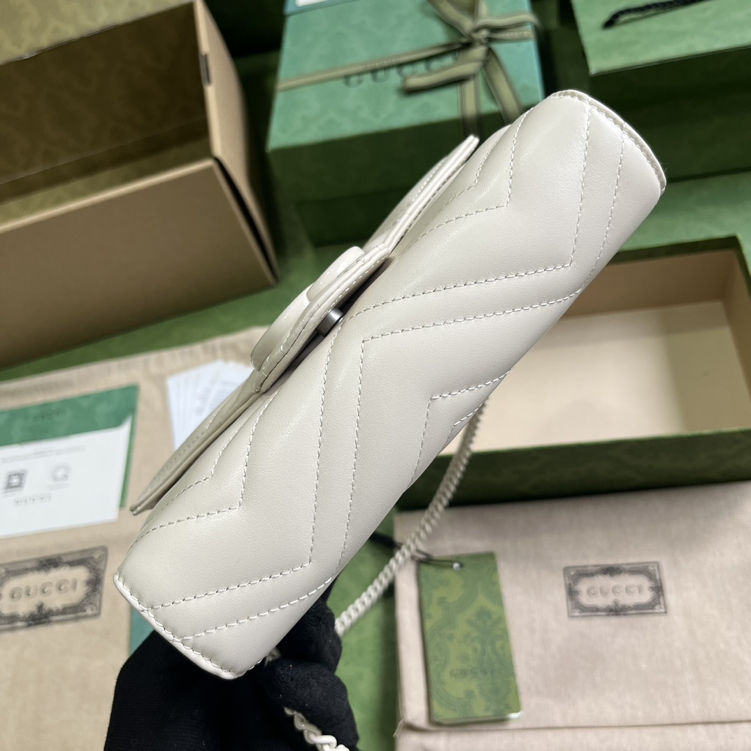 ブランドコピーグッチ マーモント キルティング ミニバッグ474575-1通販