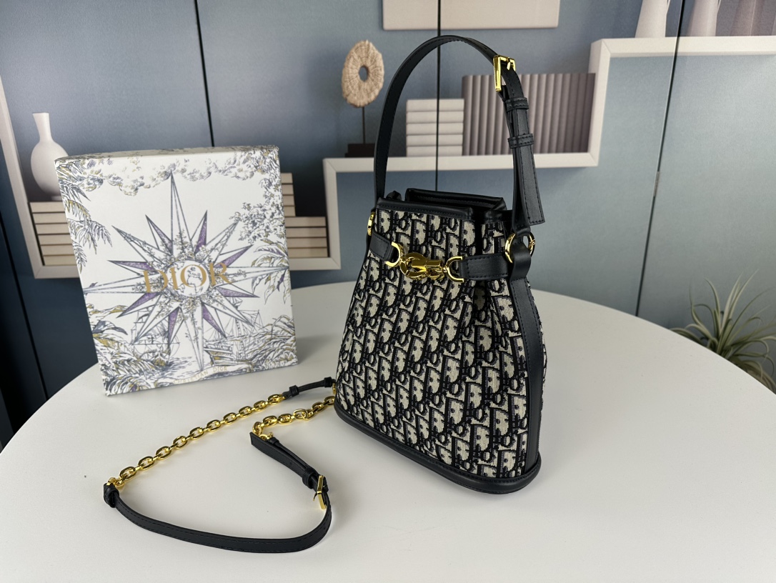Dior スーパーコピーバケットバッグ ラウンドバージョンの実物ショットD6613通販