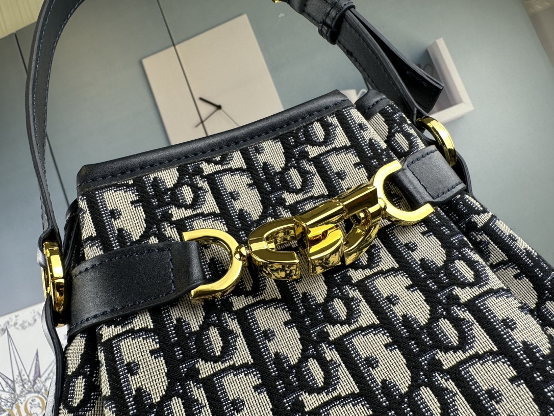 Dior スーパーコピーバケットバッグ ラウンドバージョンの実物ショットD6613高い品質