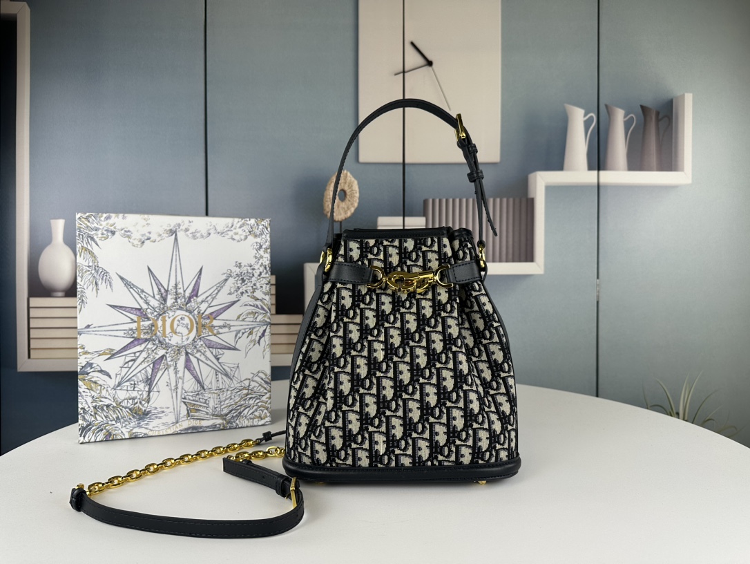 Dior スーパーコピーバケットバッグ ラウンドバージョンの実物ショットD6613