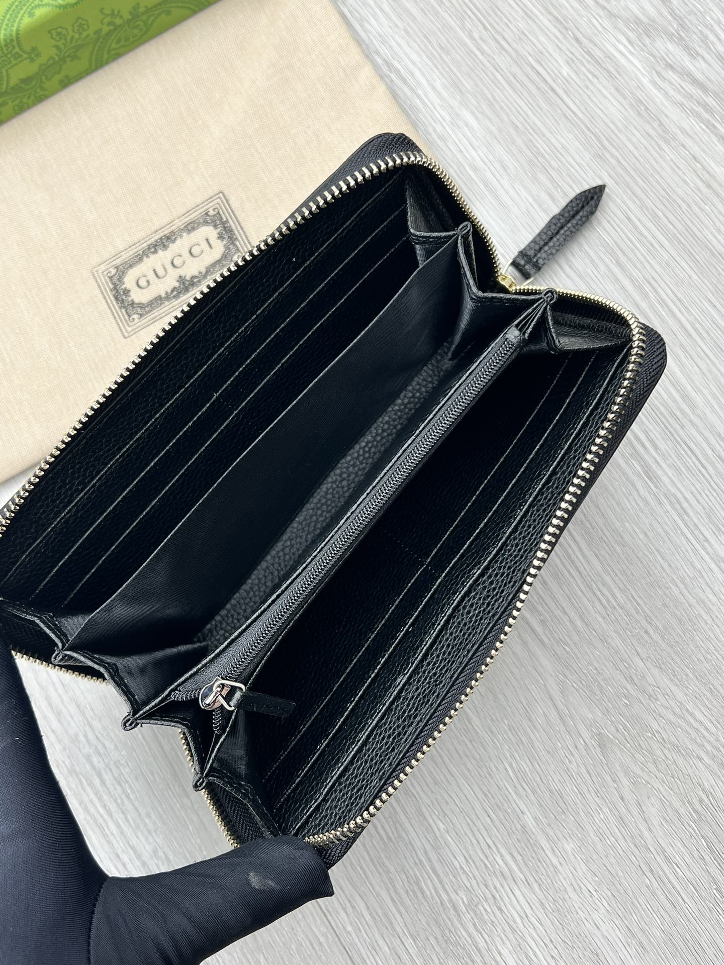 人気の新作黒スーパーコピー財布グッチ夏 456117-4品質保証