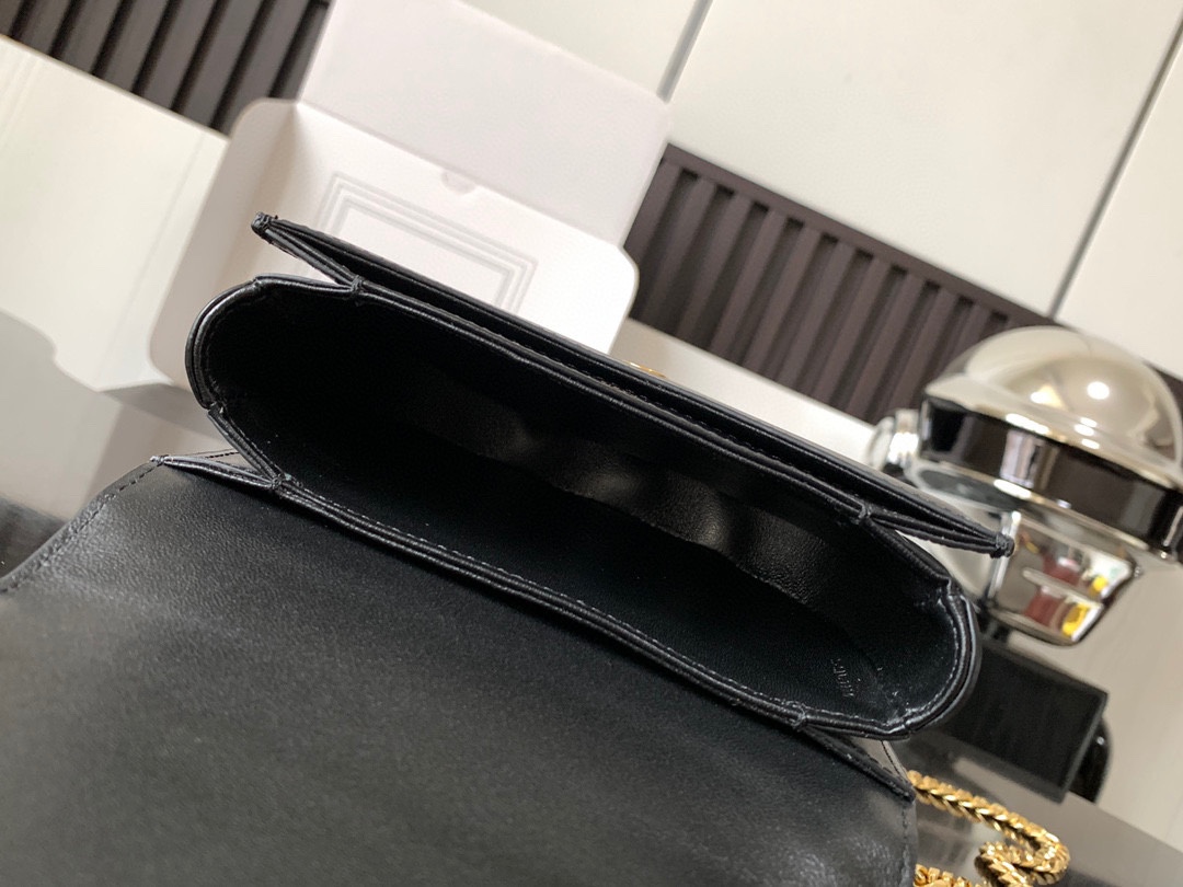 新入荷セリーヌスーパーコピー ミニ ベサーチェ凱旋門バッグ 110413代引きを販売