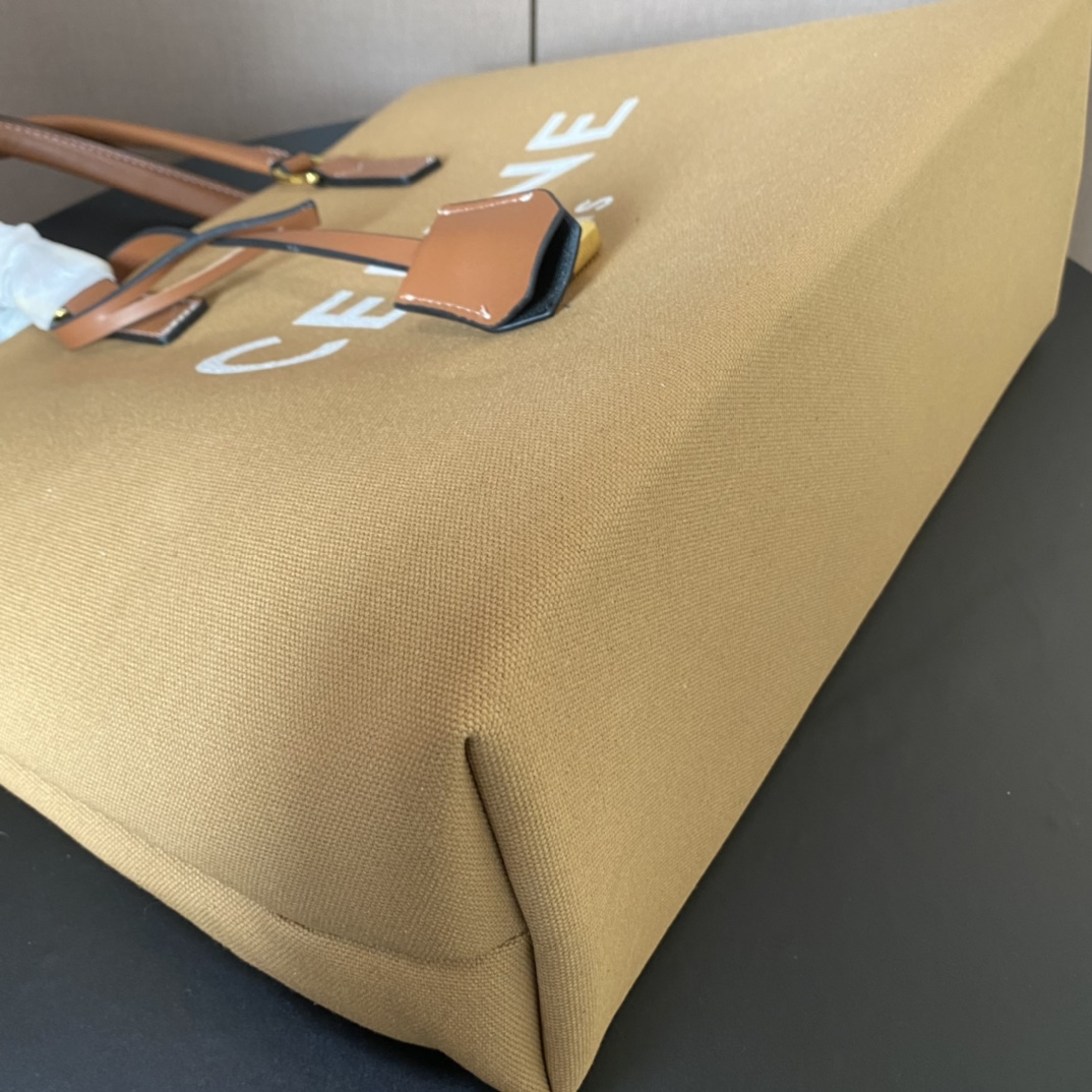 新入荷 カバス セリーヌコピー 横型プリントキャンバスハンド偽物バッグ 1168激安送料無料