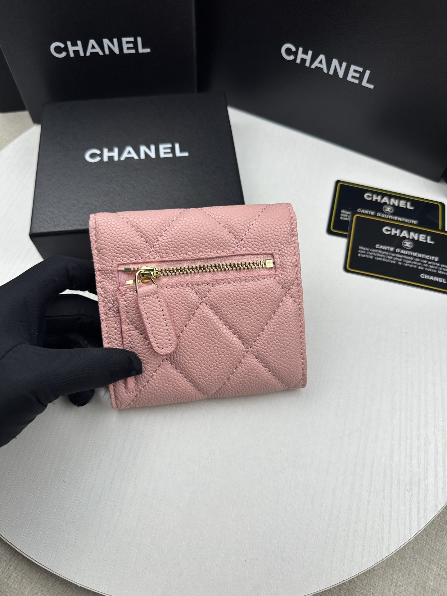 人気ブランドコピーシャネル 新品 三つ折り財布 フラップバッグ ピンク 138044激安送料無料