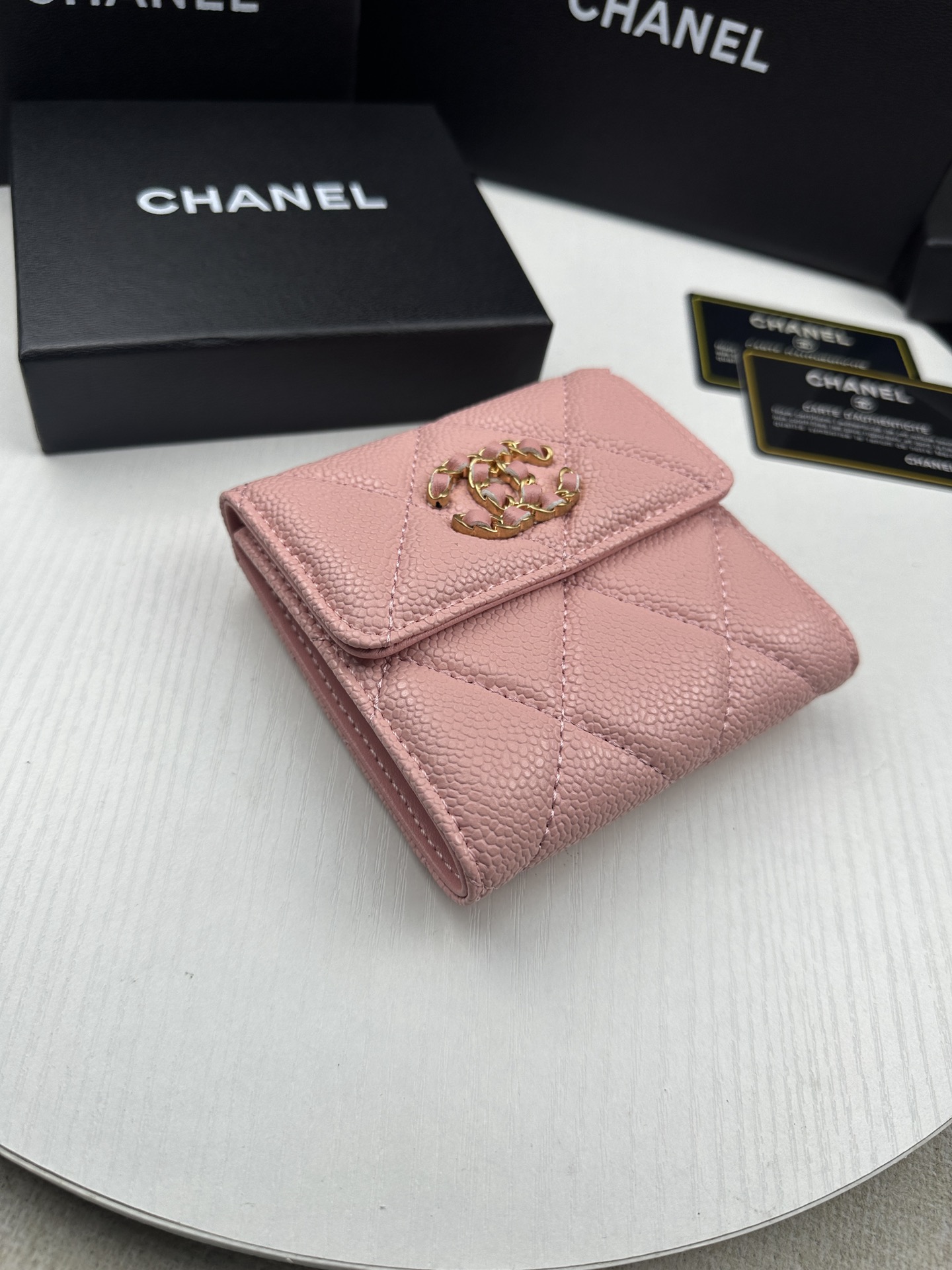 人気ブランドコピーシャネル 新品 三つ折り財布 フラップバッグ ピンク 138044N級品
