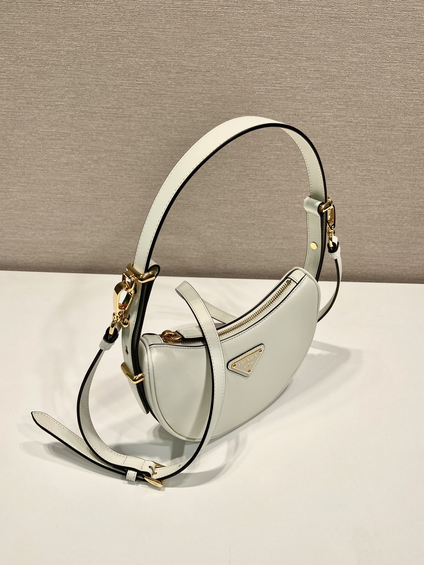 ブランドプラダスーパーコピー ムーンハンドバッグ 1BC199-1通販
