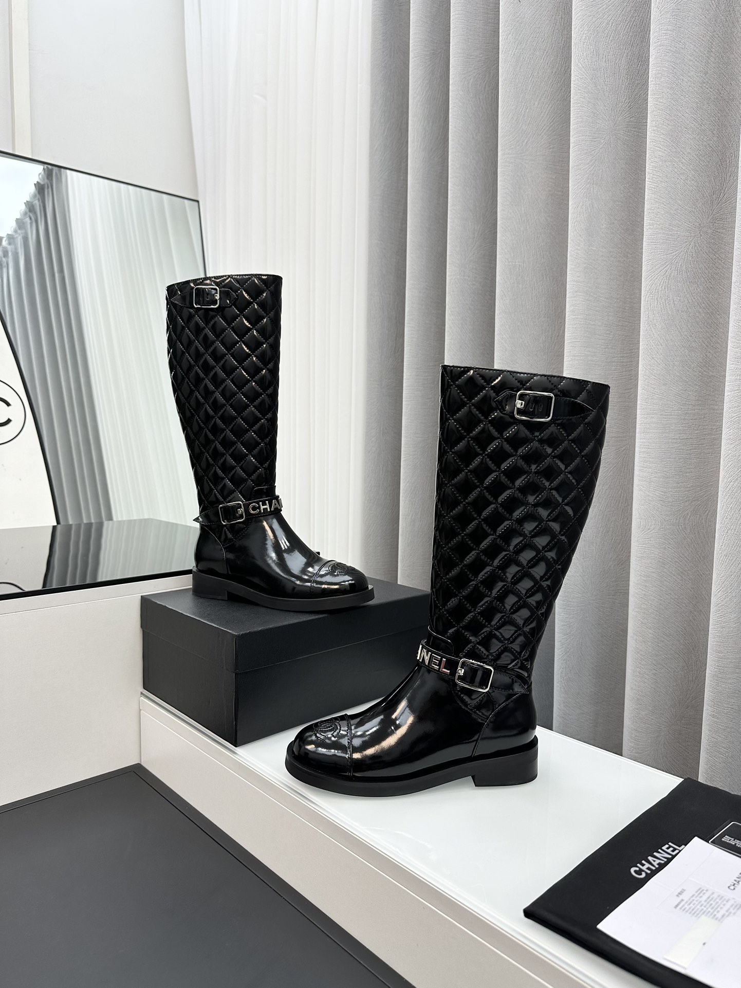2023年秋冬ブランドシャネル靴コピーの香りハイブーツ 217065代引きを販売