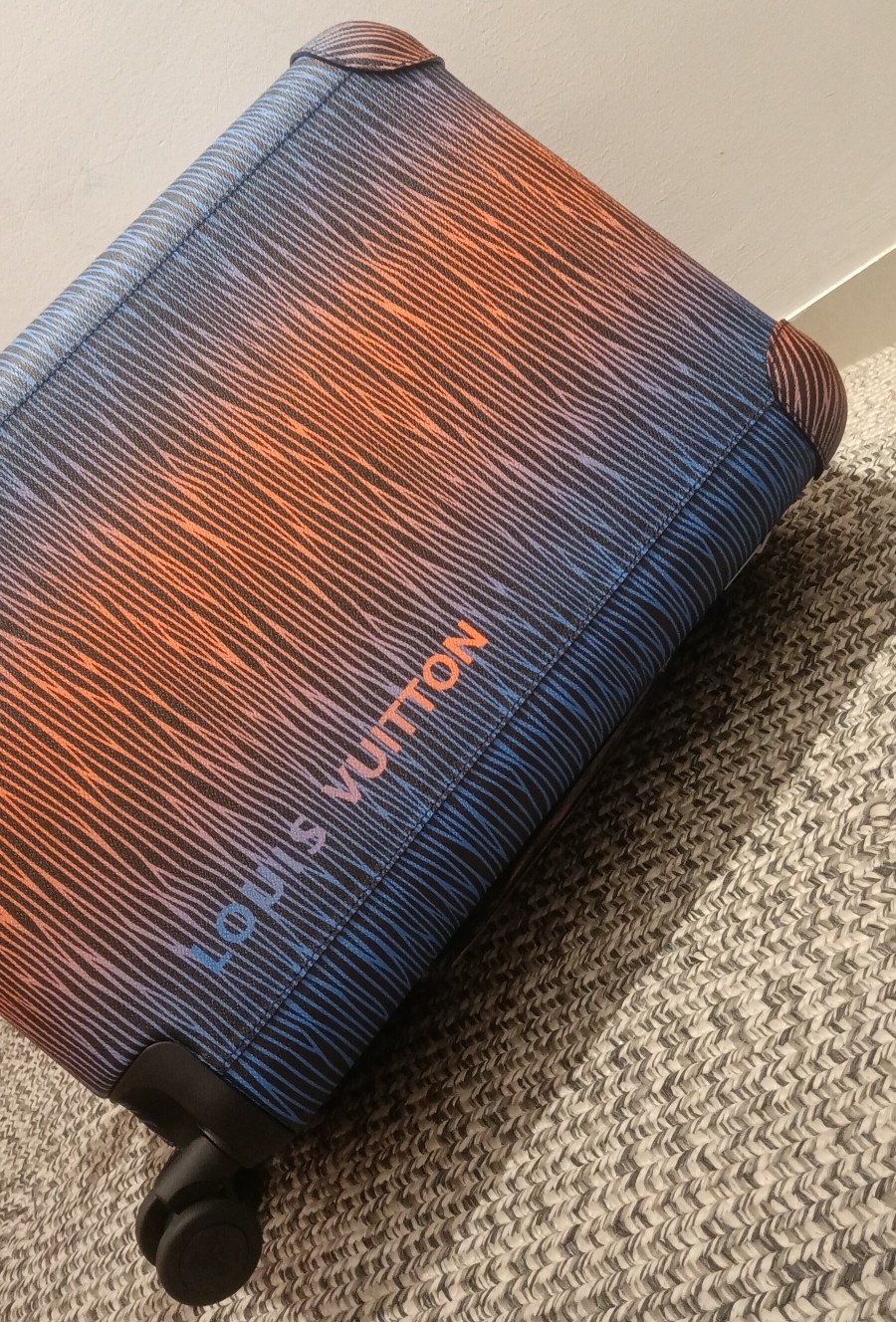 ルイ・ヴィトンスーパーコピーN級品 ホライズン トロリーケース LV136709激安送料無料