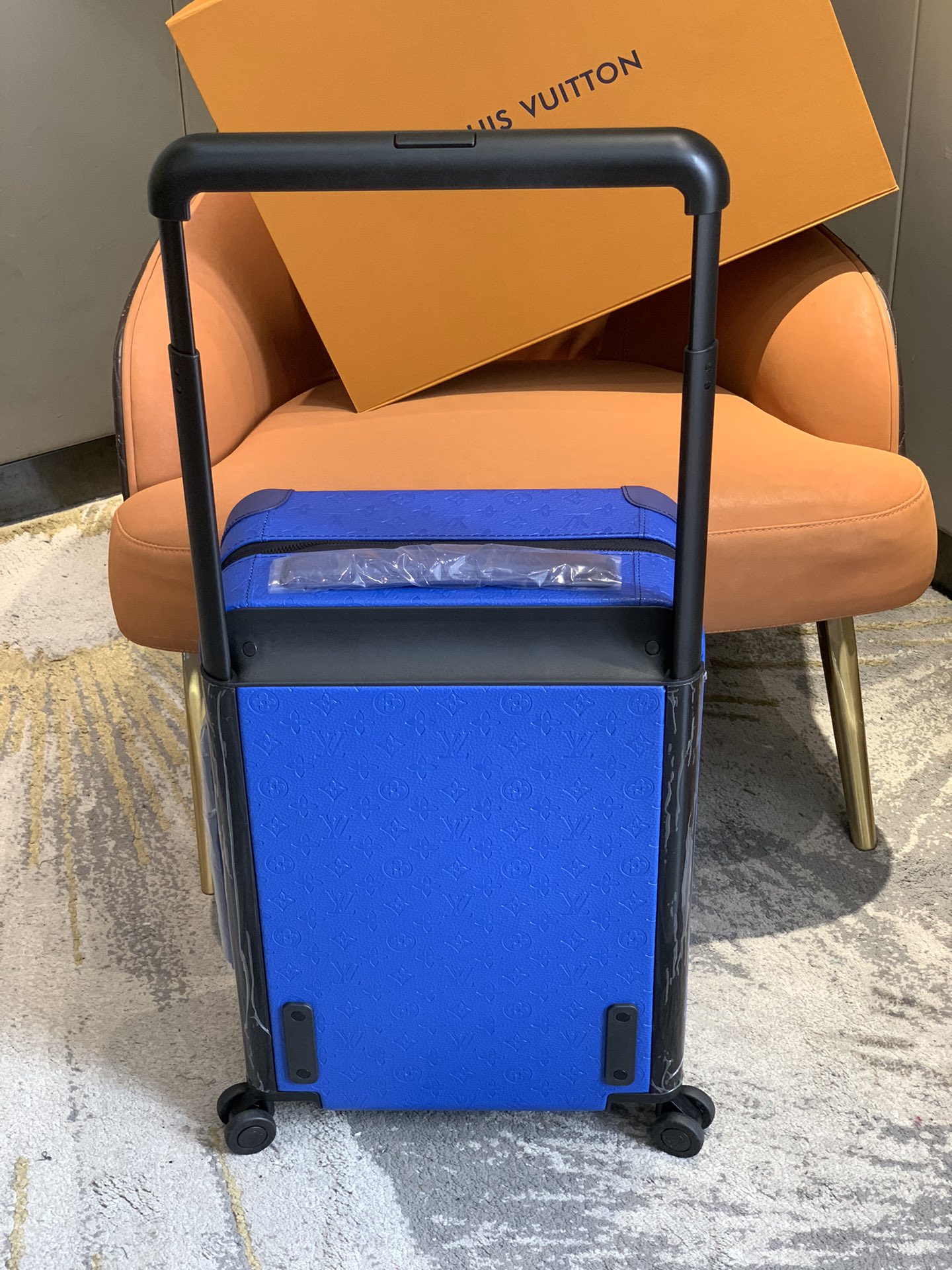 2023ルイ・ヴィトンスーパーコピー ホライズン 4輪トロリーケース 55cm LV136712代引きを販売