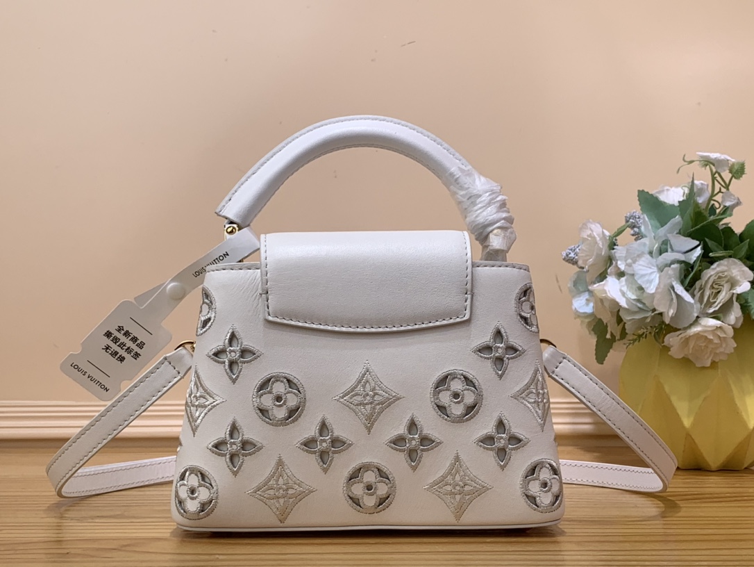 新品 ルイ・ヴィトンコピー カプシーヌ ミニ バッグ偽物 刺繍 ホワイト M22863激安送料無料