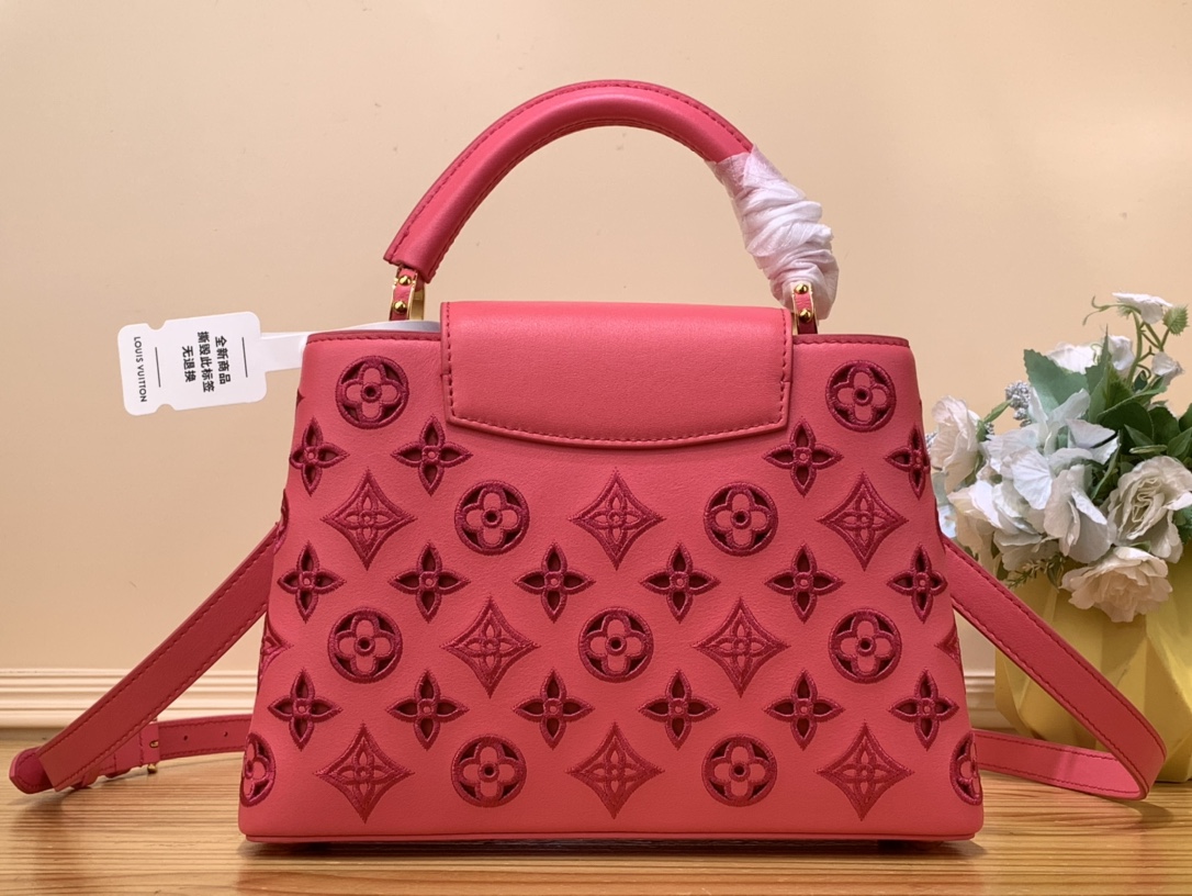2023ルイ・ヴィトンスーパーコピー カプシーヌ bb ハンドバッグ ローズレッド 刺繍 M22922激安送料無料
