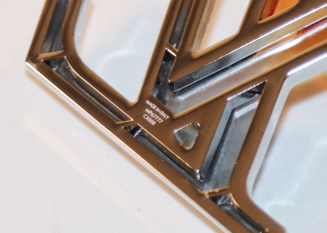 新品 ルイ・ヴィトンスーパーコピー アクリル Lv PRISM キーホルダー MP67777代引きを販売