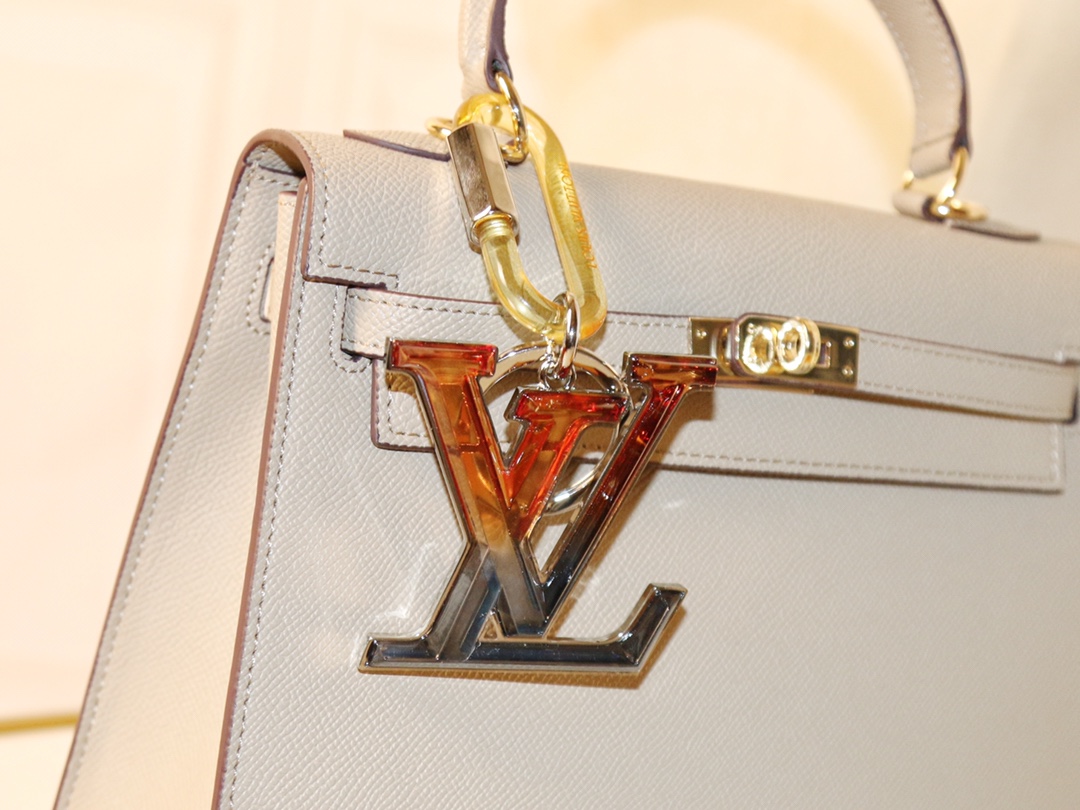 新品 ルイ・ヴィトンスーパーコピー アクリル Lv PRISM キーホルダー MP67777品質保証