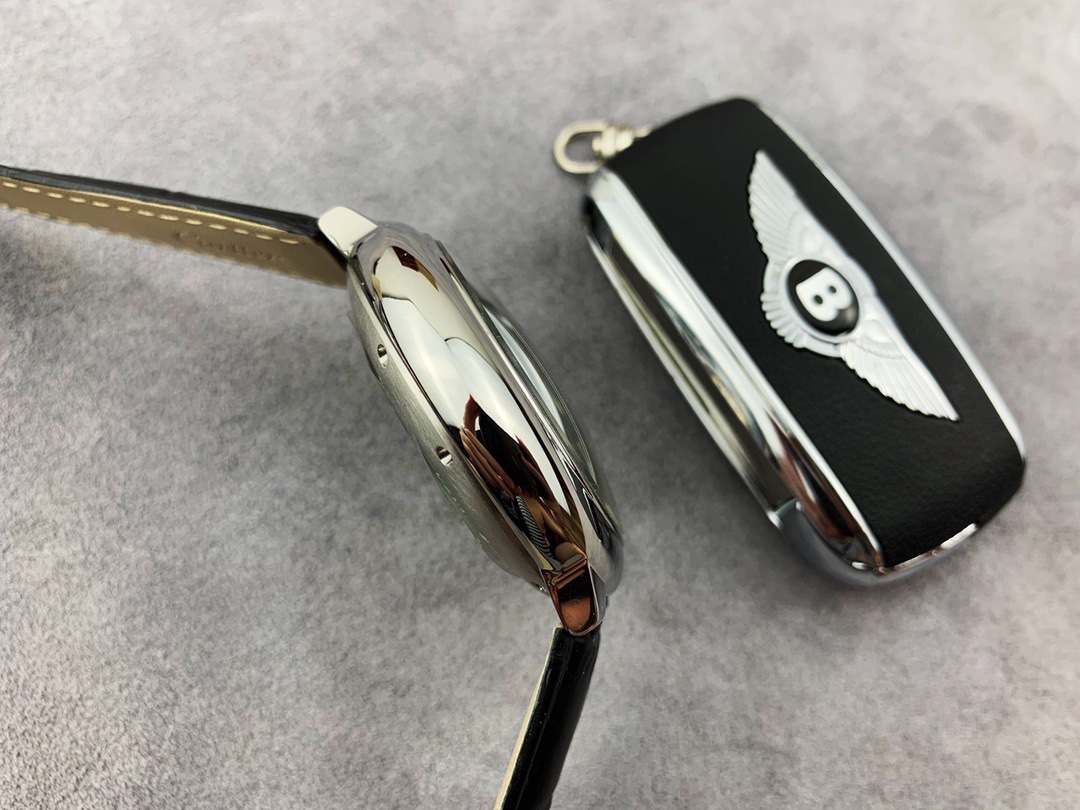 CARTIER時計コピー ブルー バルーン シリーズ フライホイール デザイン W6920081N級品