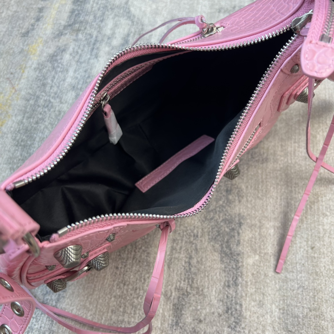 大きな桜ピンクのクロコダイル柄バレンシアガスーパーコピー半三日月団子バッグ bar5234N級品