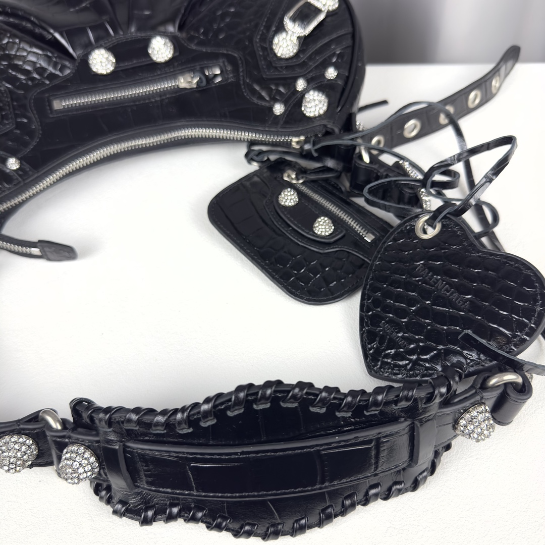 新作スーパーコピーバレンシアガ Le Cagole アンダーアーム バッグ bar92718-1N級品