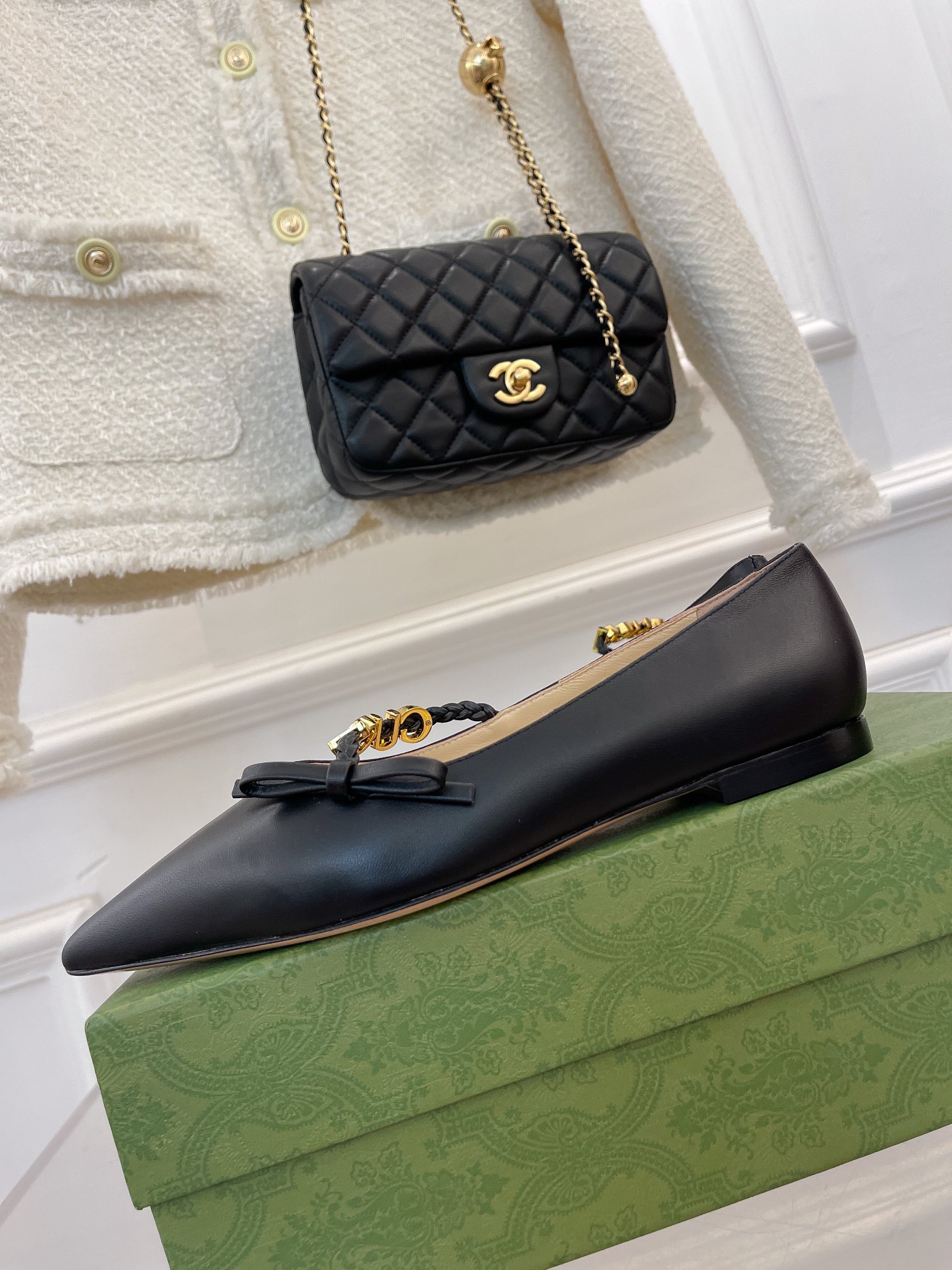 Gucciブランドコピー2023春夏レターバックルフラットシューズ gu20056N級品