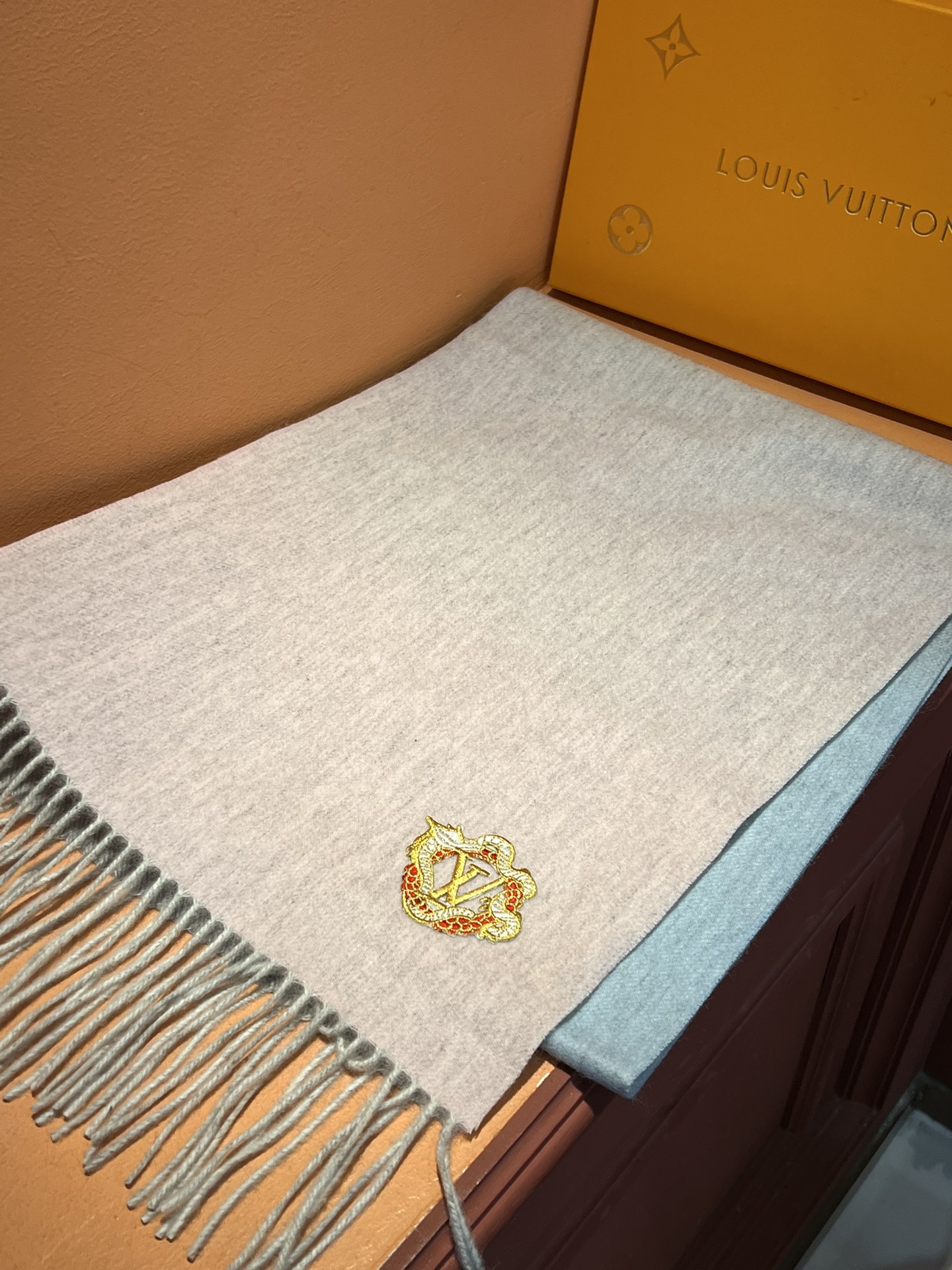 激安スーパーコピールイ・ヴィトン刺繍パッチカップルモデルマフラー 00145人気