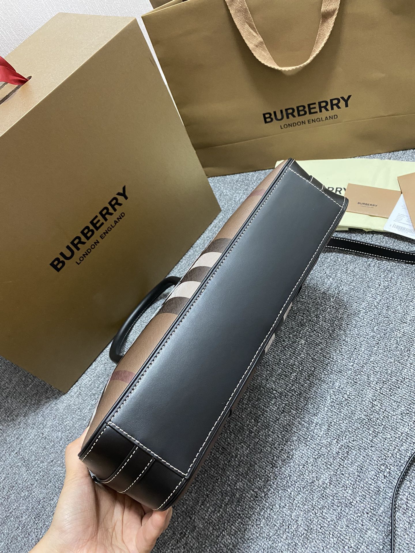 バーバリーの人気新作メンズコピーブリーフケース 07721高い品質