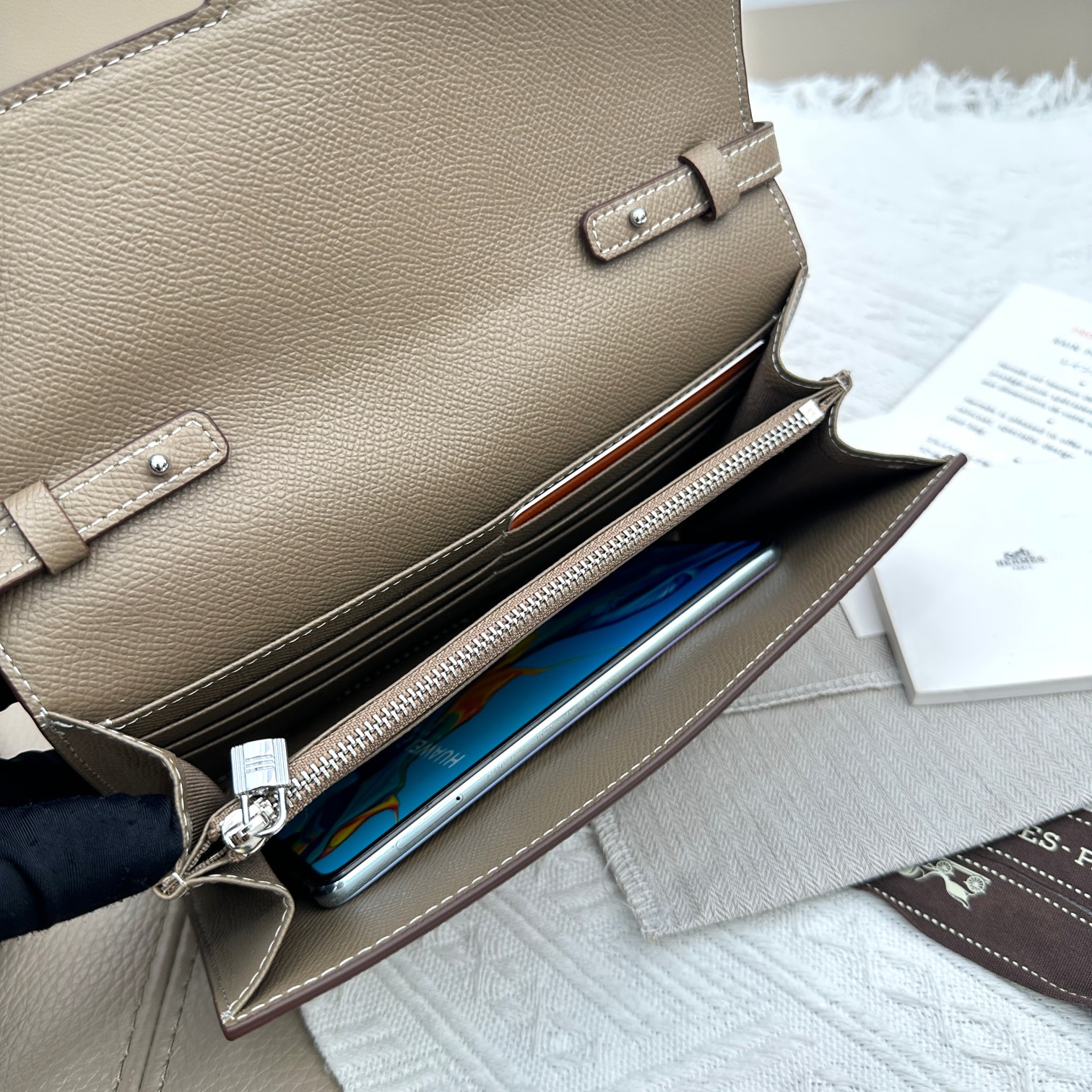 新品ブランドエルメスバッグコピー シルバーバックル 139799代引きを販売