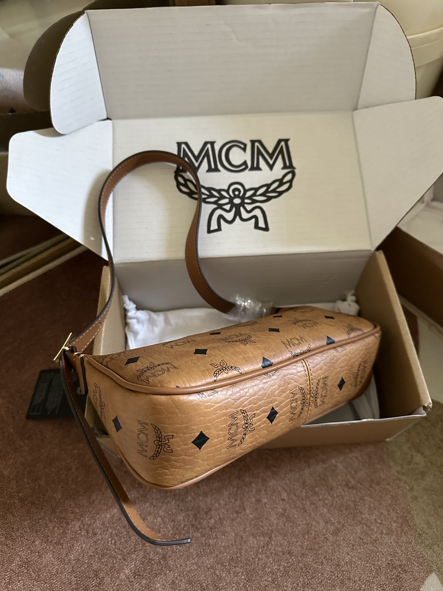MCM 2024春夏新作バゲットバッグスーパーコピー 142504人気