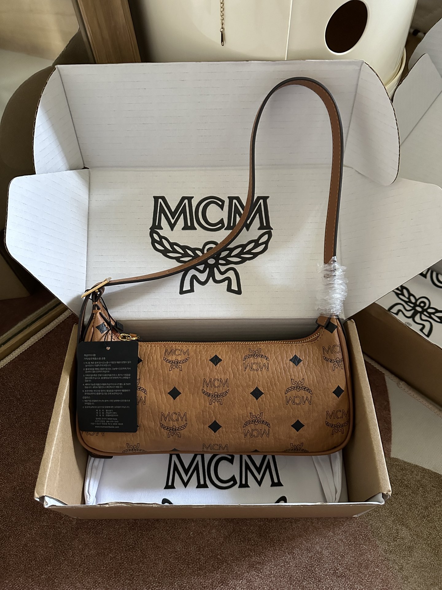 MCM 2024春夏新作バゲットバッグスーパーコピー 142504