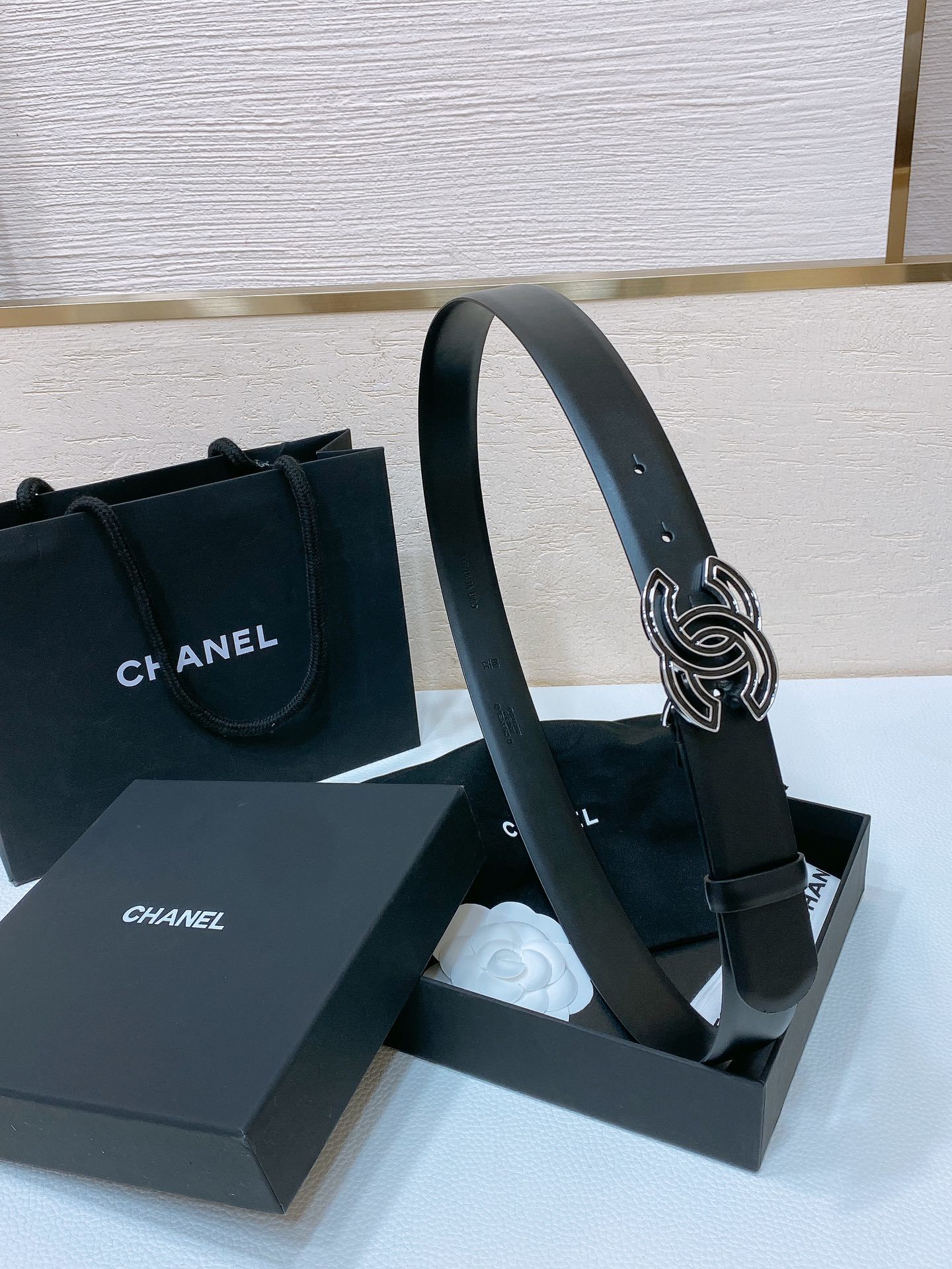 シャネル高級ブランドコピー 24c レジン 黒と白のラインストーン ベルト 142864