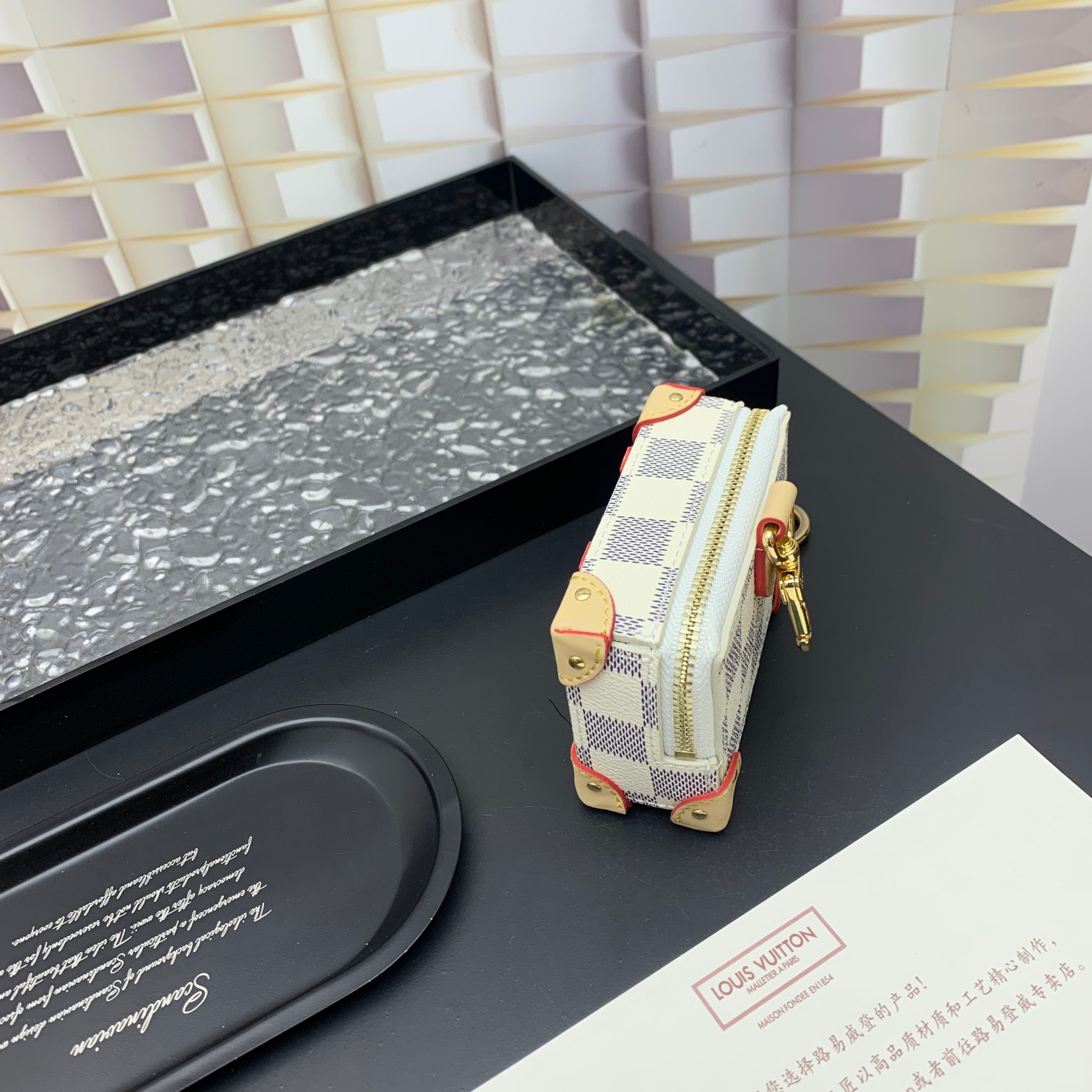 ルイ・ヴィトン2024スーパーコピー新作 モノグラム ソフト トランク ポーチ装飾ボックスバッグ 142998高い品質