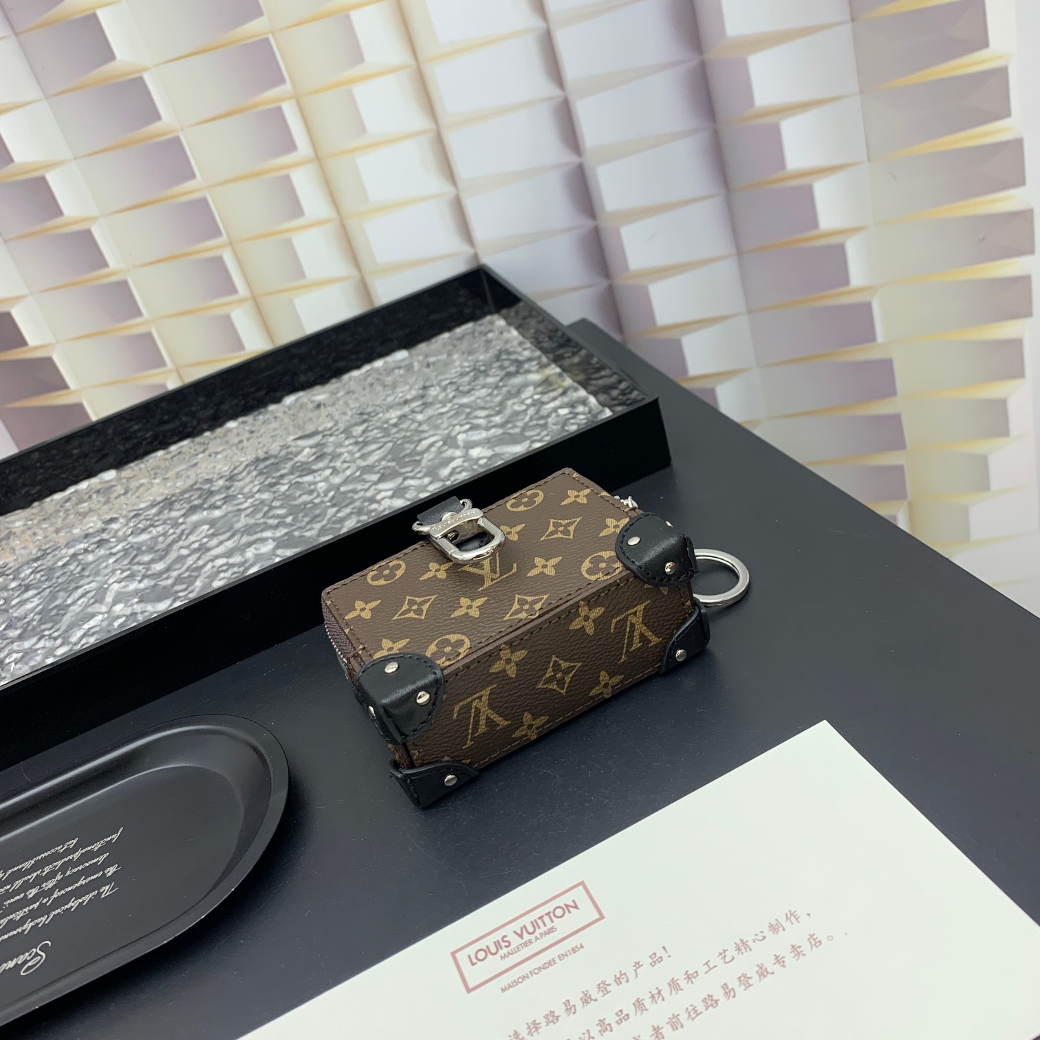 ルイ・ヴィトンコピー財布小物 モノグラム ソフト トランク ポーチ 装飾ボックス バッグ 142999高い品質