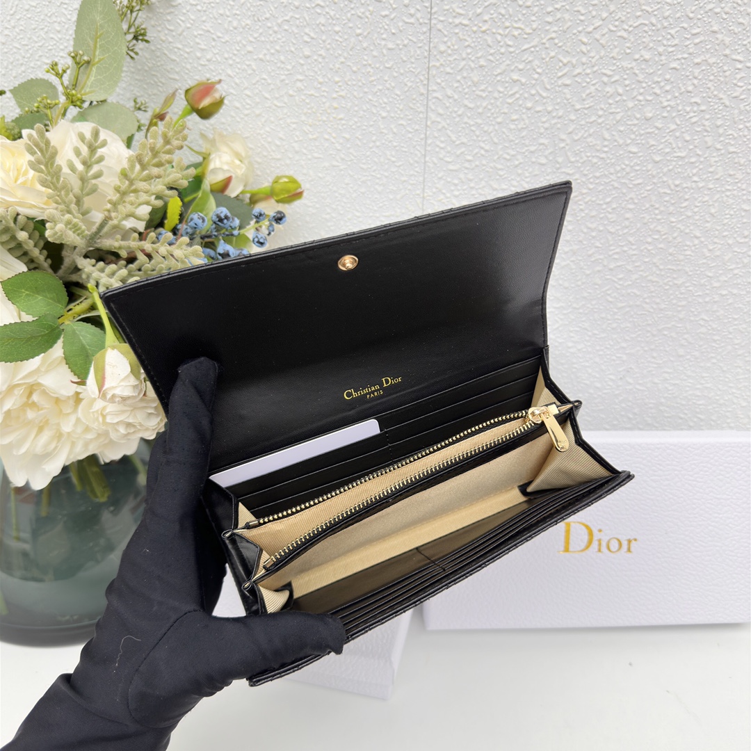 ディオール激安の定番二つ折り長財布 143487N級品