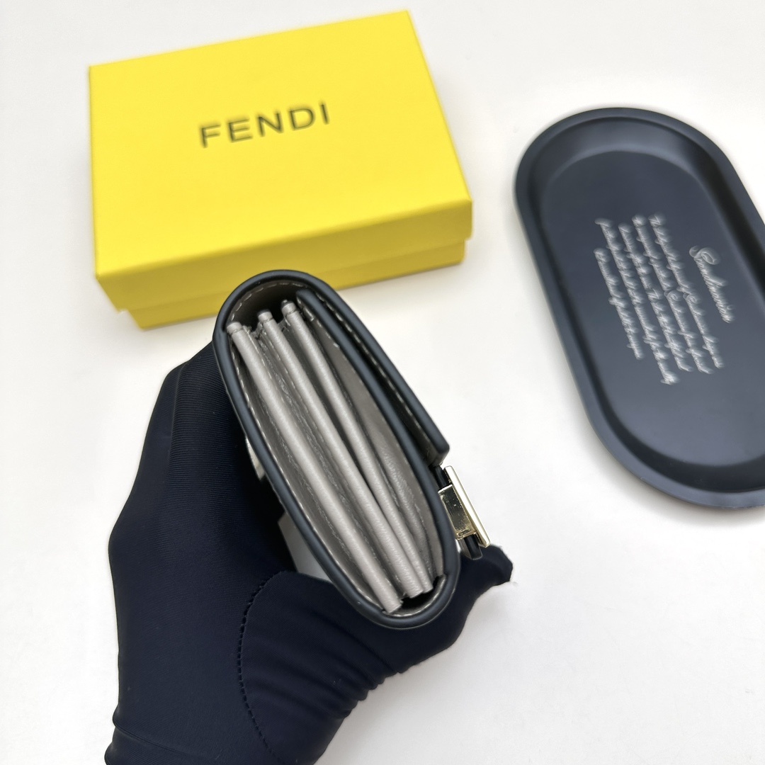 フェンディ エレファントグレースーパーコピー通販実物財布 143667人気