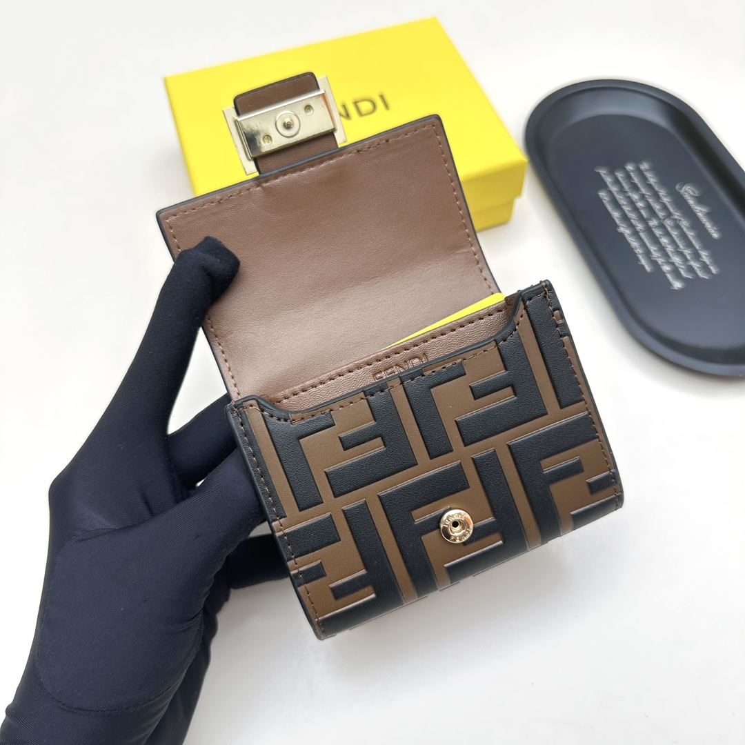 ブランドフェンディの黒と茶色偽物財布スーパーコピー 143669代引きを販売