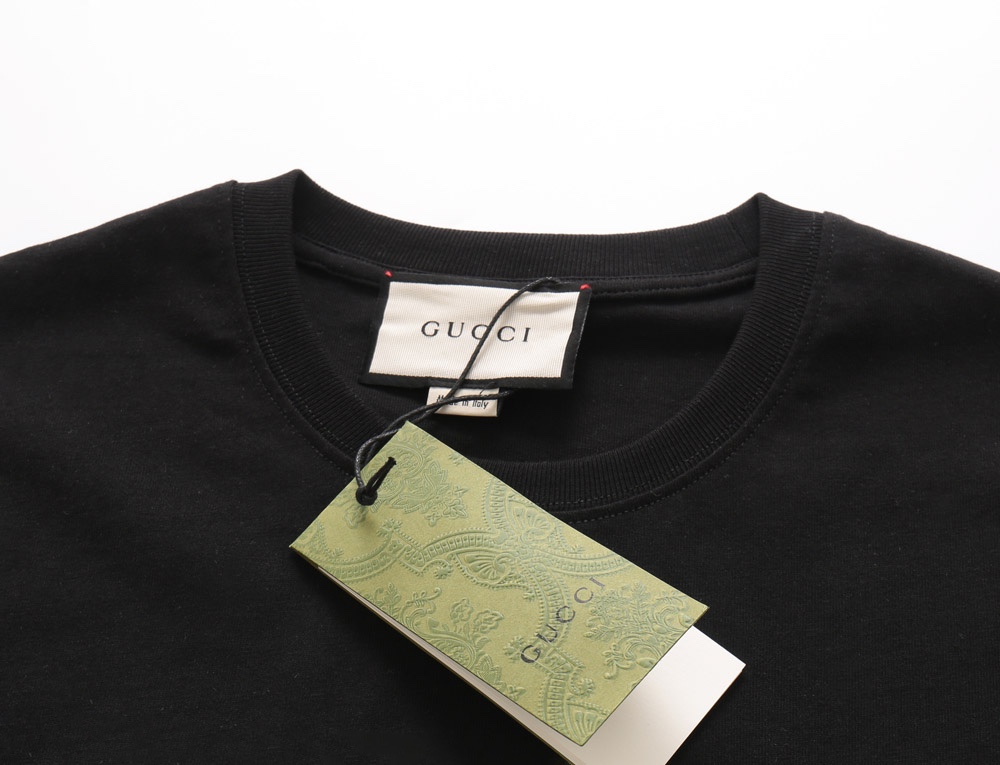 2024人気グッチの新しい赤、青、黒の文字のグラデーションコピーTシャツ 189235激安送料無料