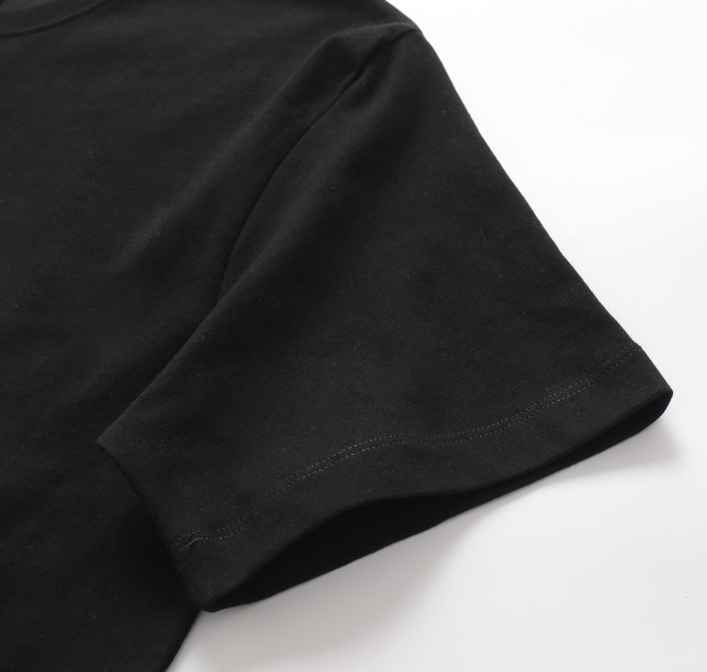 2024人気グッチの新しい赤、青、黒の文字のグラデーションコピーTシャツ 189235高い品質