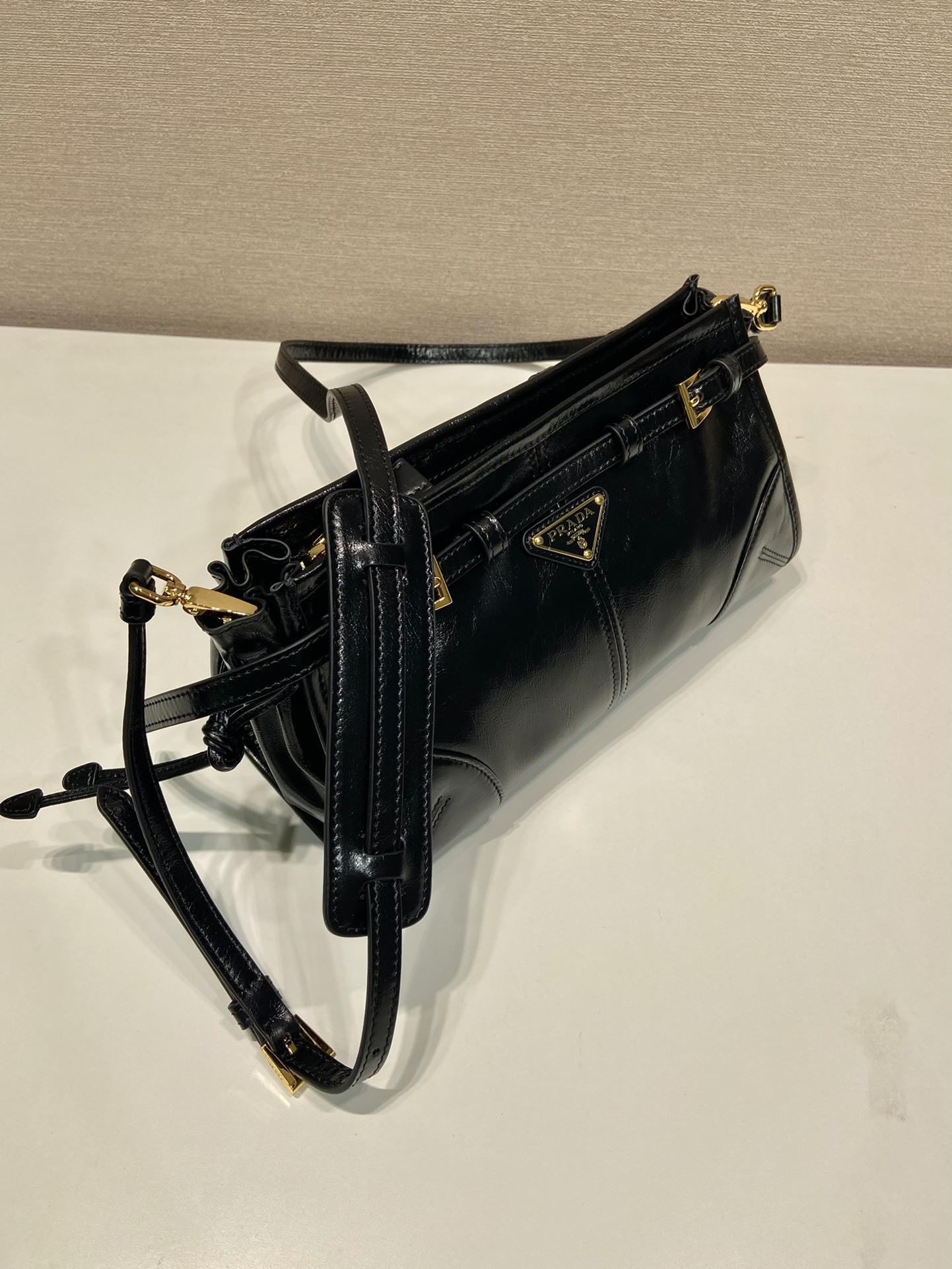 大人気のブランドプラダ オイルドレザー クロスボディバッグ 1BA215通販
