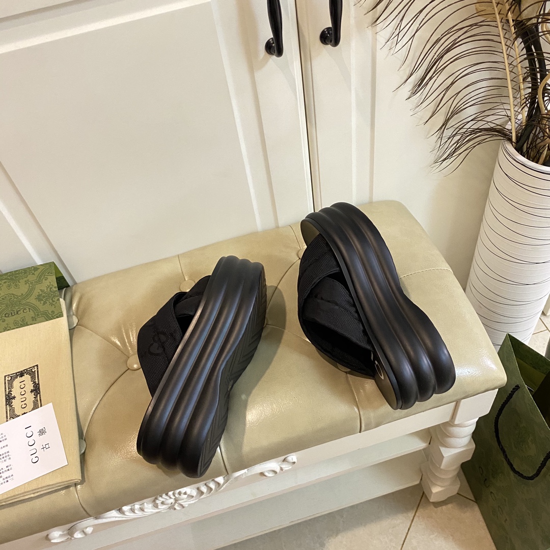 人気のグッチ プラットフォーム クロススーパーコピースリッパ 220624代引きを販売