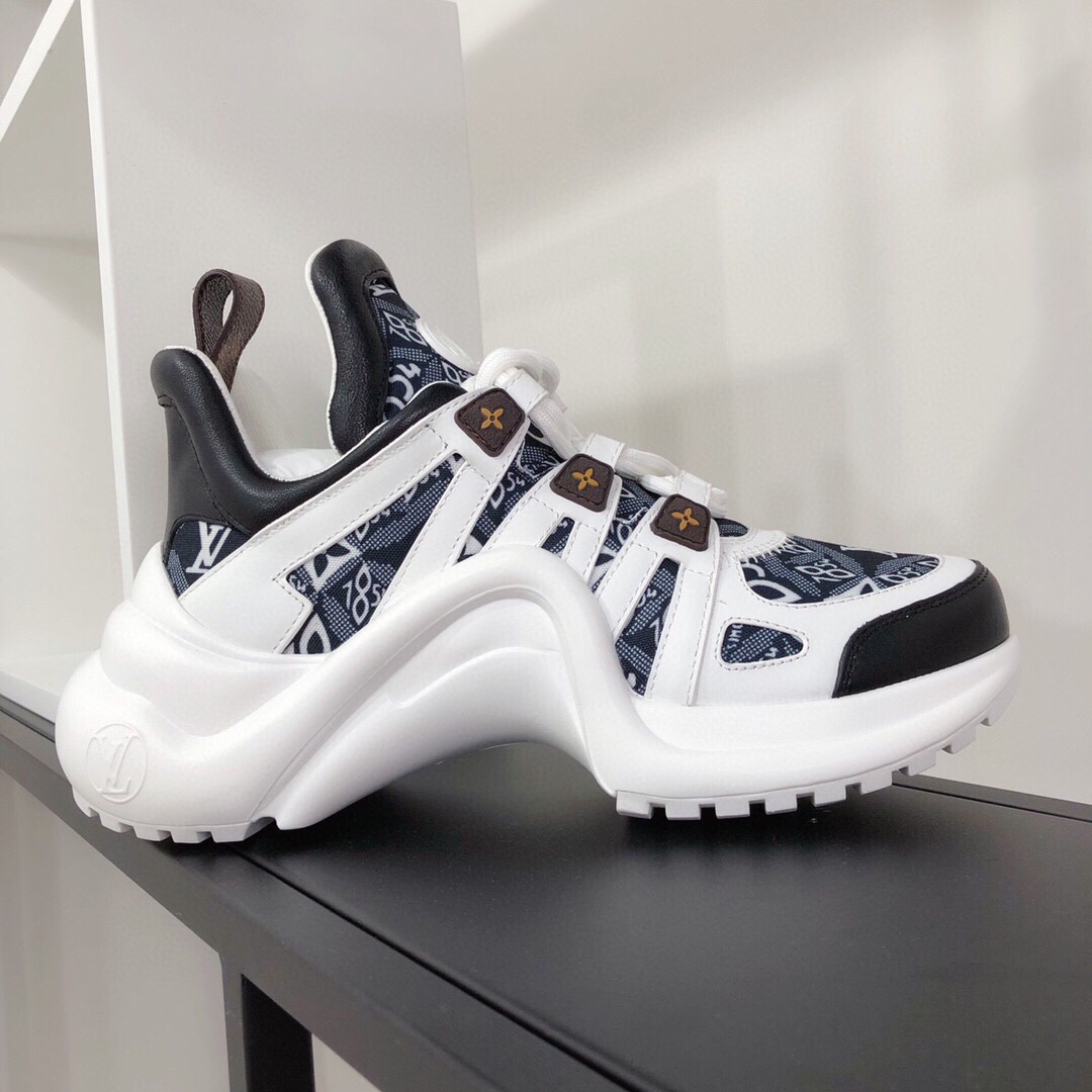 人気のルイ・ヴィトンコピー シリーズ アーチ ブリッジ お父さんの運動靴 224925代引きを販売