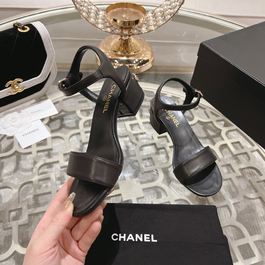 シャネル春夏太いヒールラインストーンコピー激安サンダル 233633品質保証