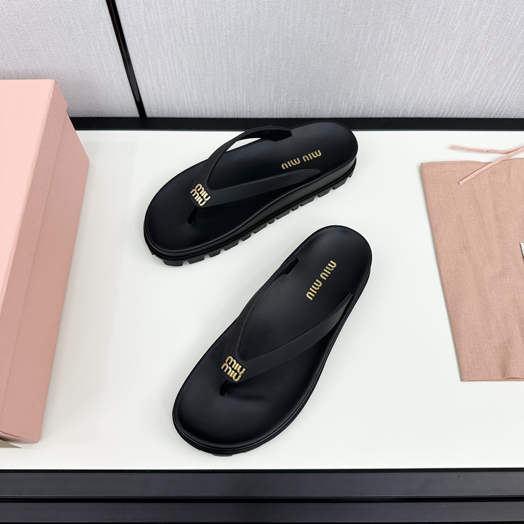 人気のミュウミュウ メリージェーンスーパーコピースリッパ 240634N級品