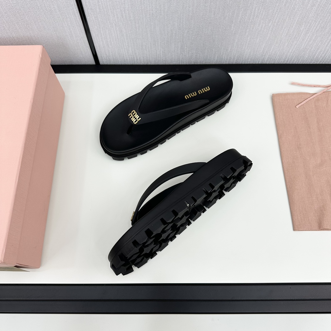 人気のミュウミュウ メリージェーンスーパーコピースリッパ 240634代引きを販売