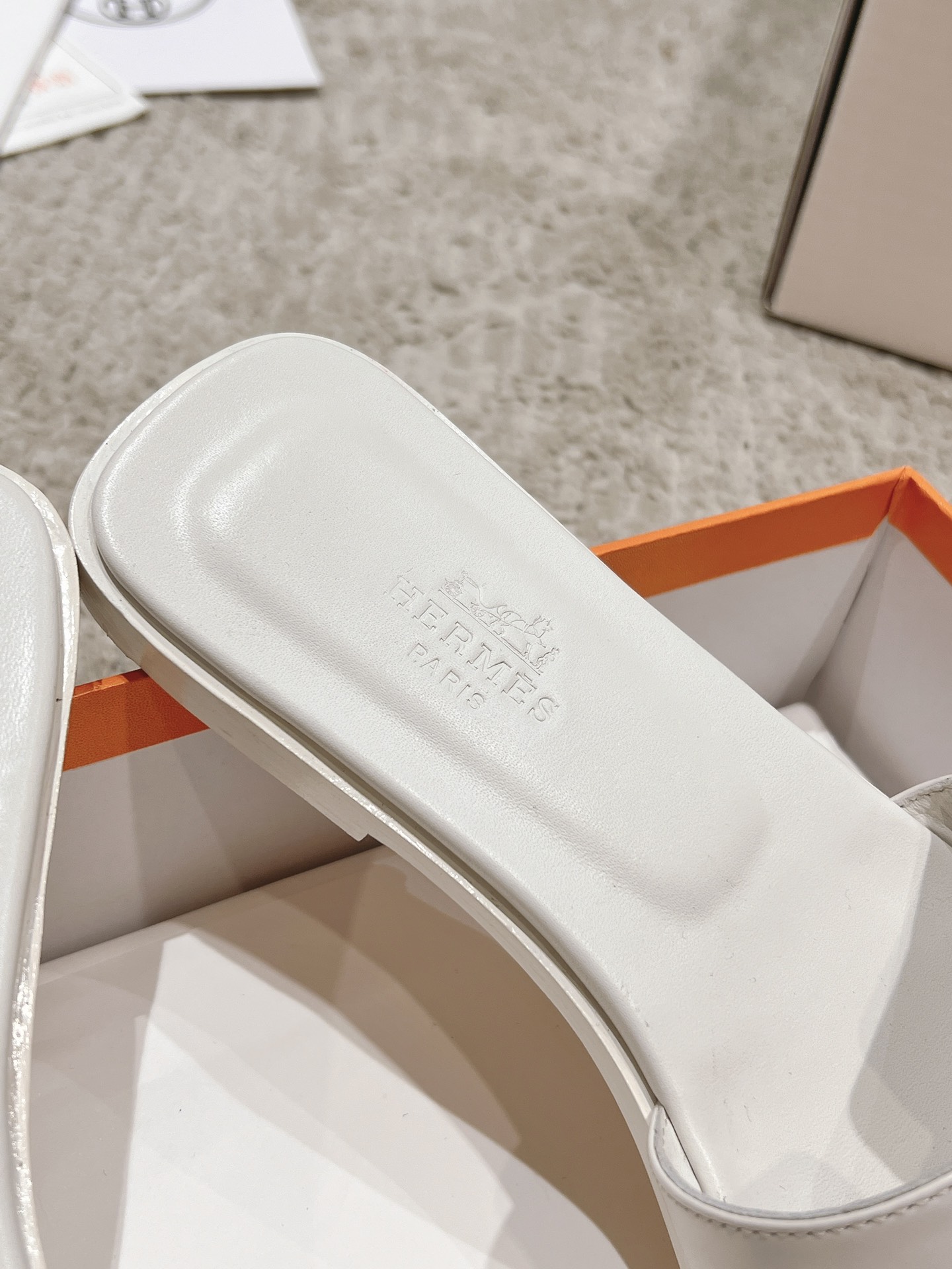 春夏のエルメスクラシックなハンドメイドスリッパスーパーコピーN級品通販 248642代引きを販売