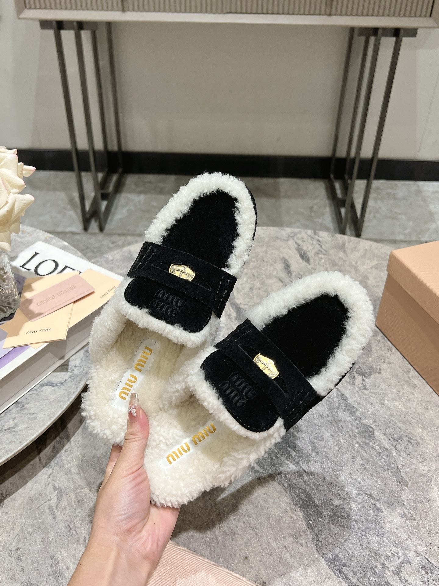 ミュウミュウスーパーコピーN級品秋冬コインドライビングシューズ ハーフスリッパ 251467高い品質