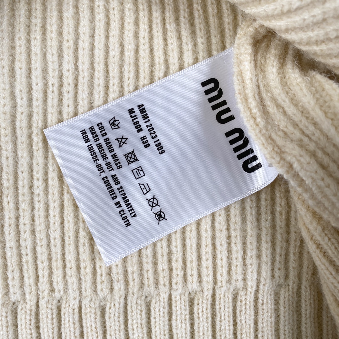 ミュウミュウ人気ブランド服コピーストライプ ベージュ V ネック カーディガン セーター 323655激安通販サイト