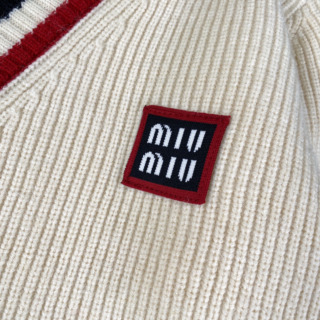 ミュウミュウ人気ブランド服コピーストライプ ベージュ V ネック カーディガン セーター 323655激安送料無料