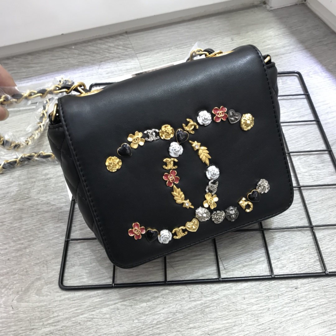 シャネル大人気のブランドダブル C バッジ スモール スクエアバッグ 5887-1品質保証