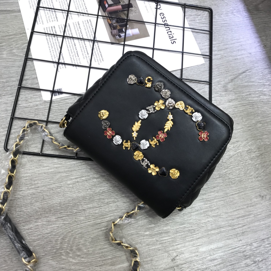 シャネル大人気のブランドダブル C バッジ スモール スクエアバッグ 5887-1通販