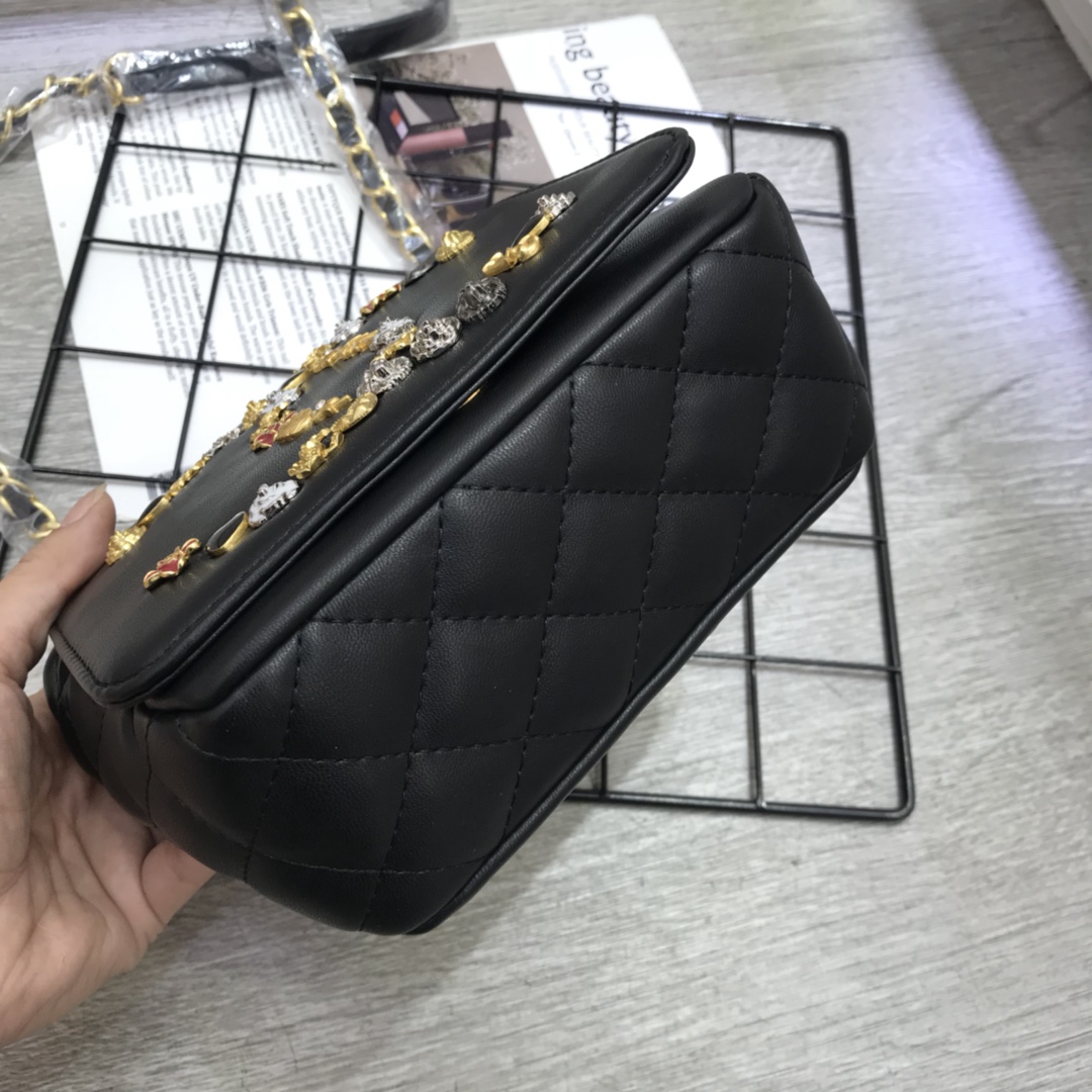 シャネル大人気のブランドダブル C バッジ スモール スクエアバッグ 5887-1高い品質