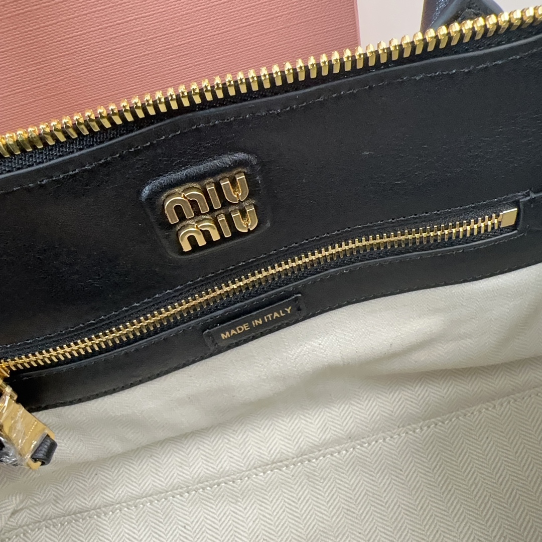 新品ミュウミュウ アバンチュール ナッパレザー ハンドバッグコピー 5BB168代引きを販売